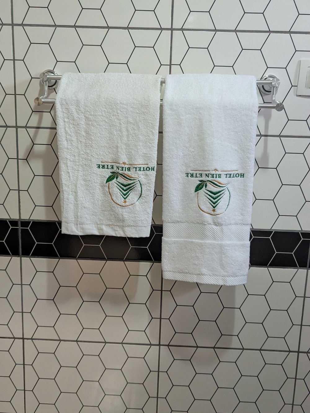 Serviettes brodées Hôtel Bien Être