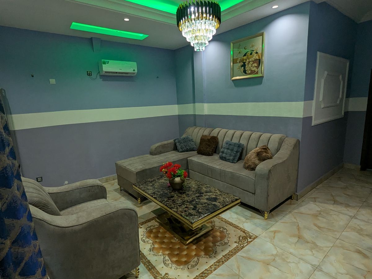 Salon privé d'une suite, autre angle
